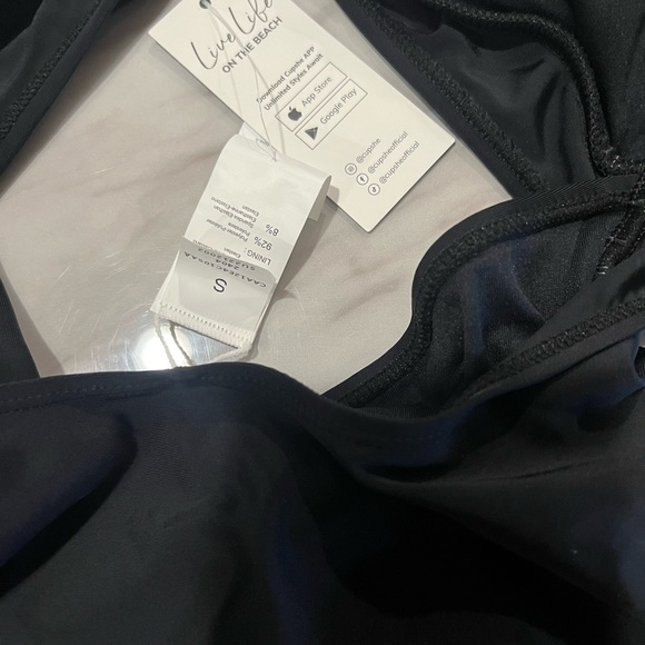 ! Brand new with Tags. Cupshe one piece. Super cute and slimming!!💗💗 - Picture 3 of 4